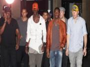 Balotelli và dàn sao Man City "miệt mài"... bay đêm