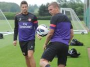 Hàng công tịt ngòi, Wenger vẫn tin Poldi và Giroud