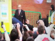 Ra viện với 10 mũi khâu, Wayne Rooney còn nhận thêm tin đồn bị rao bán