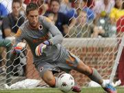 Lựa chọn cho khung gỗ của Tottenham: Julio Cesar hay Stekelenburg?