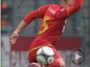 Cú đánh gót thành bàn siêu nghệ thuật