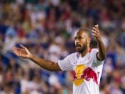 Dùng thiết đầu công, Henry bị treo giò 1 trận