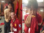 Shinji Kagawa ăn mừng chiến thắng bằng cách .... giơ  "ngón tay thối"