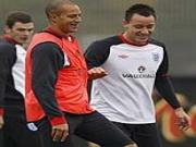 Đồng đội của Anton Ferdinand muốn bắt tay John Terry