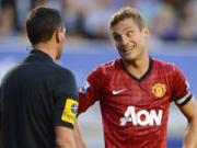 Nemanja Vidic "hú hồn" về quả penalty...hụt