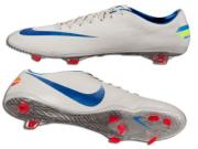 Cận cảnh "thủ phạm" khiến Rooney suýt phải treo giày