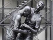 Cú "thiết đầu công" nổi tiếng của Zidane được dựng tượng