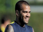 Dani Alves để ngỏ cánh cửa đến PSG