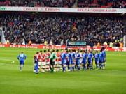 Nghi thức trong bóng đá: Khi những kẻ thù bắt tay