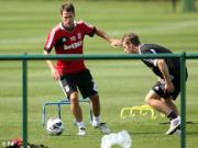 Peter Crouch hẹn hò Michael Owen ở ĐT Anh