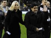 Diego Maradona làm bố ở tuổi 51