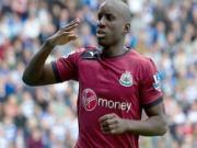 Scandal tại vòng 6 Premier League: Demba Ba thừa nhận đã dùng tay ghi bàn