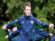 Jonny Evans sẽ phải  "ăn đòn" của Sir Alex nếu cố tình ra sân