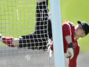 Pha cứu thua siêu hạng và siêu độc của thủ môn