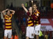 Lượt đi BK cúp LĐ Anh: "Ngựa ô" Bradford tiếp tục gây bất ngờ