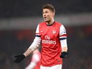 Arsenal: Giữ được Walcott, vẫn lo cho hàng công