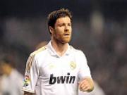 Xabi Alonso: Một mình giữa bầy sói