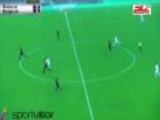 Siêu phẩm ghi bàn từ giữa sân: 17 tuổi đã phóng "Tomahawk"