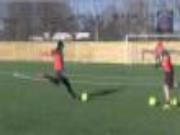 PSG tập sút góc bánh chưng:  Ibra gây ấn tượng mạnh