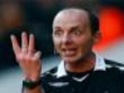 Lukaku ghi bàn và trọng tài Mike Dean…lại ăn mừng