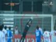 Tình huống "khó tin": Chỉ một cú sút, ... 2 lần bóng trúng xà ngang