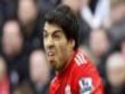 Manucians hát vang ca khúc chế nhạo...hàm răng của Suarez