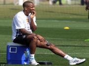 Man Utd mất Ashley Young lâu dài