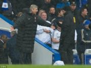 Thua trận, HLV Wenger đổ tại trọng tài