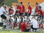 Man Utd vui thú với nắng ấm ở Qatar