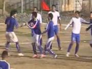 Bị đuổi vì đánh nhau với đồng đội