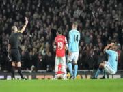 Bất đồng quan điểm với ông thầy Mancini, Kompany lên tiếng bảo vệ trọng tài