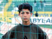 Ronaldo: 'Con không chùi giày cho thằng nào cả'