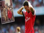 Giroud "chửi" đội nhà, fan M.U vẫn xin chụp ảnh cùng