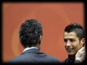 Messi được khen một, Ronaldo đáng khen mười!