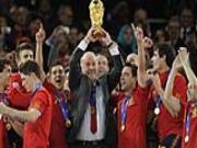 "Ngài râu kẽm" nắm tuyển TBN thêm 2 năm