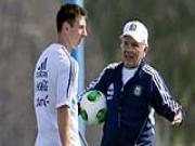 HLV Argentina vẫn điên đầu vì Messi