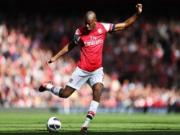 Sao Arsenal hạn nặng, Wenger đau xót