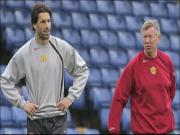 Vì sao Sir Alex "đá" Nistelrooy khỏi M.U?