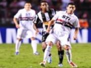 Chiêm ngưỡng pha làm xiếc với bóng của Paulo Ganso