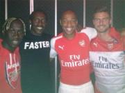 Thiery Henry giúp Arsenal quảng cáo áo đấu mùa tới
