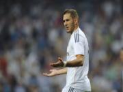 Benzema bỏ lỡ cơ hội ghi bàn mười mươi