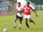 Vua phá lưới V-League 2012 bị đẩy ra đường