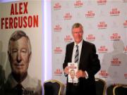 Phóng viên Trung Quốc "phá nát" buổi ra mắt sách của Sir Alex