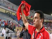 HLV bị truy sát sau trận đấu