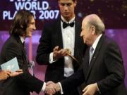 Lionel Messi được "chống lưng" trong cuộc đua QBV FIFA 2013