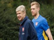 Với Wenger, đối đầu với Napoli quan trọng hơn 'mơ' vô địch Premier League