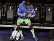 Điên tiết với Perez, Casillas tính đào tẩu khỏi Real