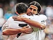 Ronaldo an ủi Khedira lúc hoạn nạn