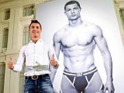 C.Ronaldo có vượt được Beckham?