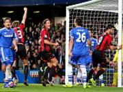 Mourinho vẫn bất bại ở Stamford Bridge nhờ trọng tài